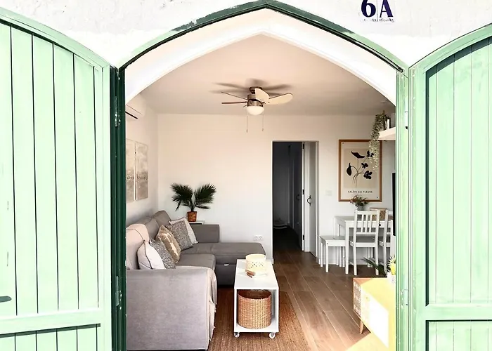 First Line With Ocean Views Apartmán *