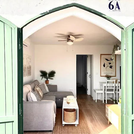 First Line With Ocean Views Apartmán *