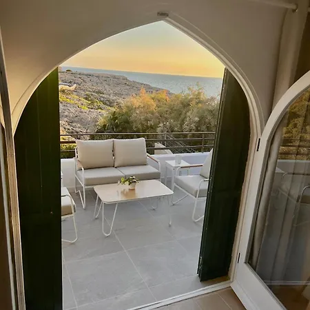 First Line With Ocean Views Apartmán *